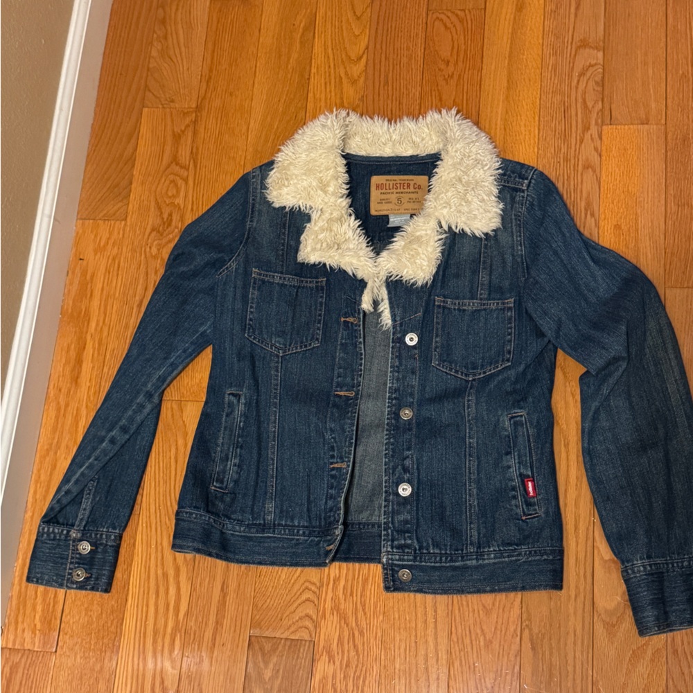 Hollister Dark Blue Jean Jacket with Cream Fur Collar